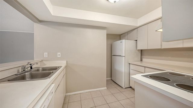 2121 WOOD STREET A103, Sarasota, FL 34237
