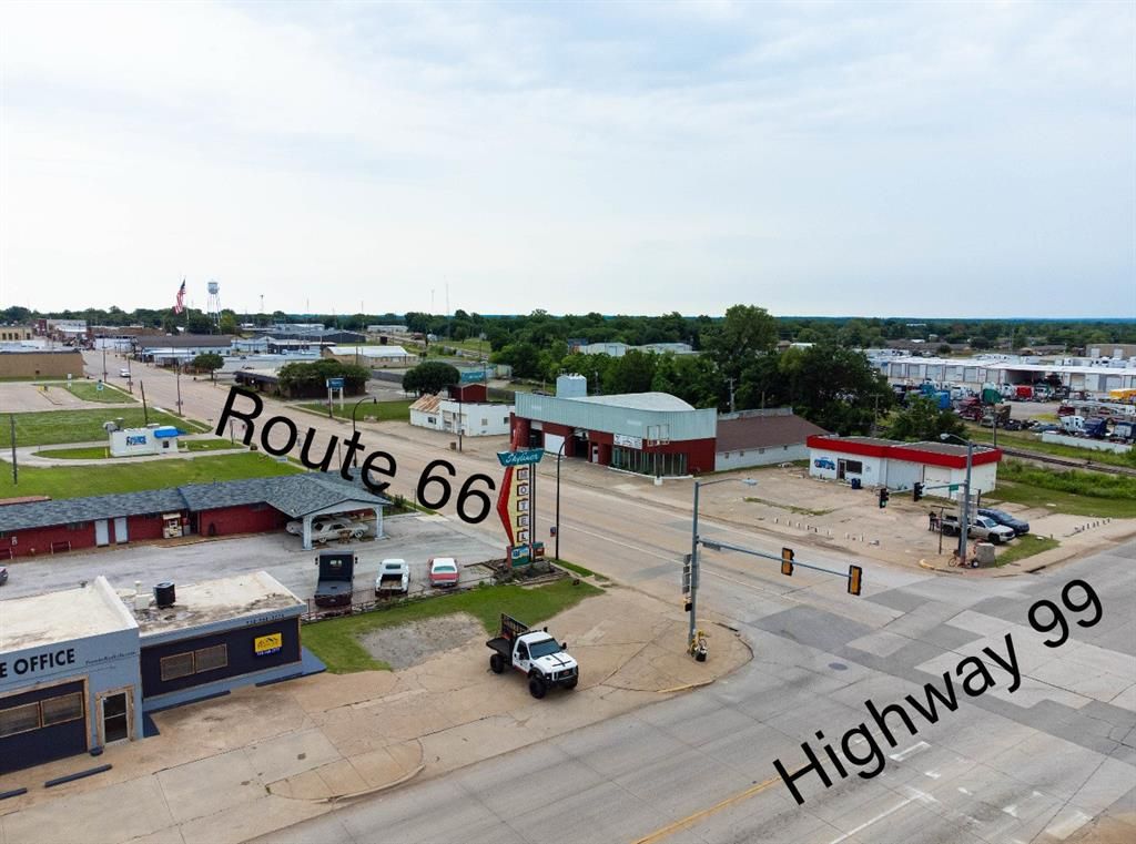 Image 1 of property listing at 718 W Main Street, Stroud, OK 74079