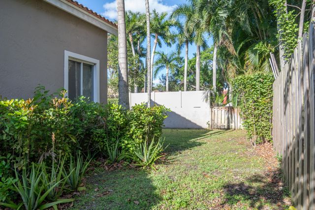 10160 NW 3rd Court, Plantation, FL 33324