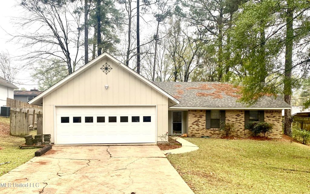 111 Sara Drive, Brandon, MS 39042