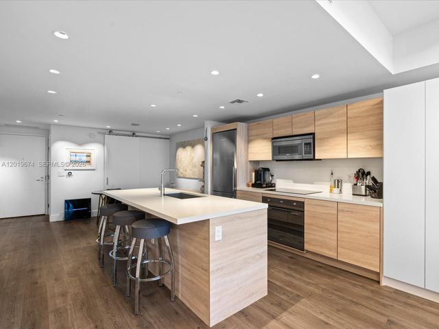 16385 Biscayne Blvd 3103, North Miami Beach, FL 33160