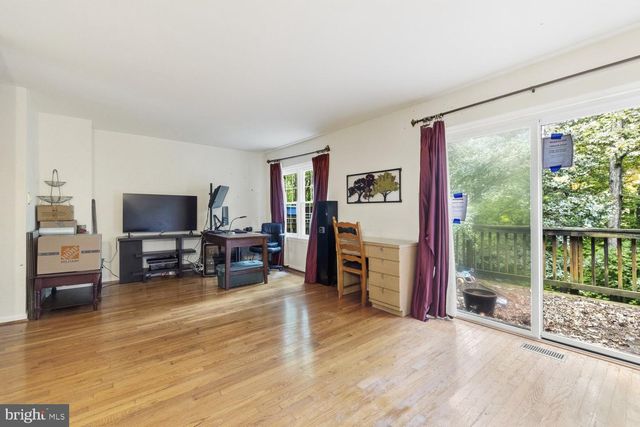 9019 GOLDEN LEAF CT, Springfield, VA 22153