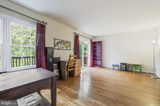 9019 GOLDEN LEAF CT, Springfield, VA 22153