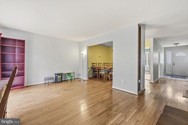 9019 GOLDEN LEAF CT, Springfield, VA 22153