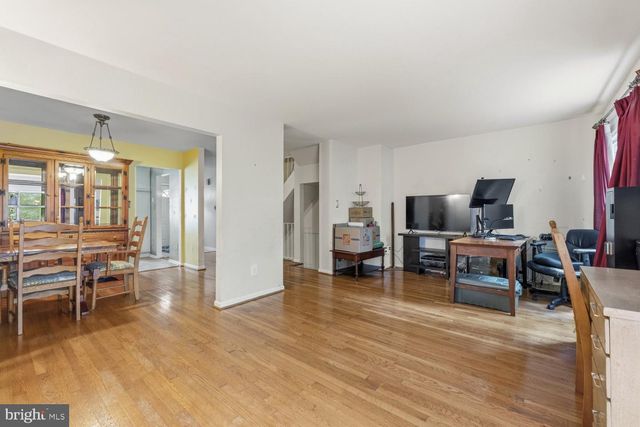 9019 GOLDEN LEAF CT, Springfield, VA 22153