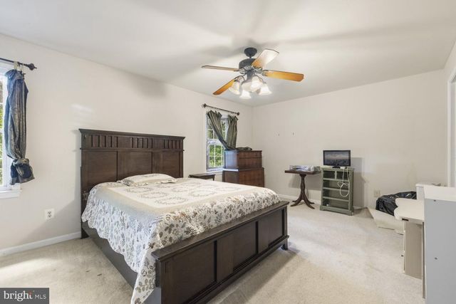 9019 GOLDEN LEAF CT, Springfield, VA 22153