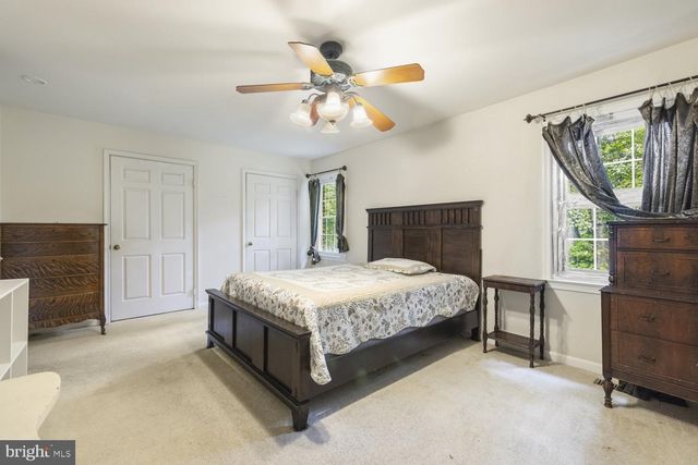 9019 GOLDEN LEAF CT, Springfield, VA 22153