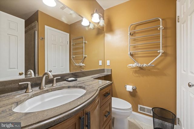 9019 GOLDEN LEAF CT, Springfield, VA 22153
