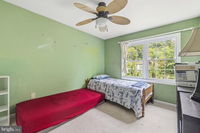 9019 GOLDEN LEAF CT, Springfield, VA 22153