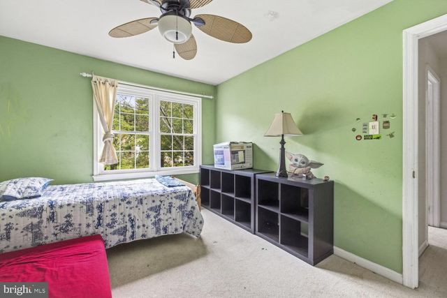 9019 GOLDEN LEAF CT, Springfield, VA 22153