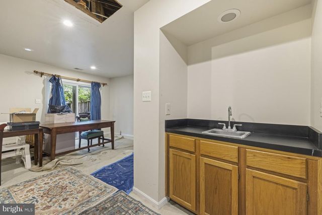 9019 GOLDEN LEAF CT, Springfield, VA 22153