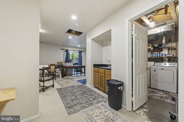 9019 GOLDEN LEAF CT, Springfield, VA 22153