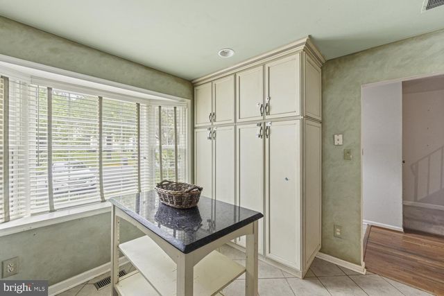 9019 GOLDEN LEAF CT, Springfield, VA 22153