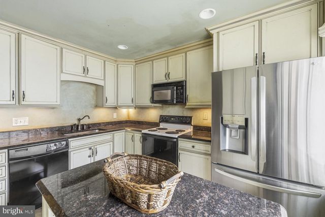 9019 GOLDEN LEAF CT, Springfield, VA 22153