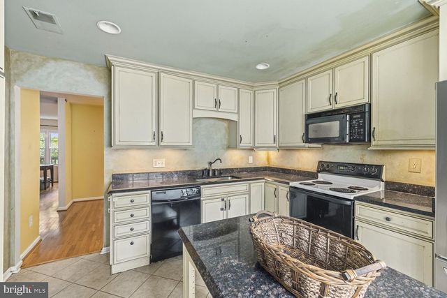 9019 GOLDEN LEAF CT, Springfield, VA 22153