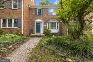 9019 GOLDEN LEAF CT, Springfield, VA 22153