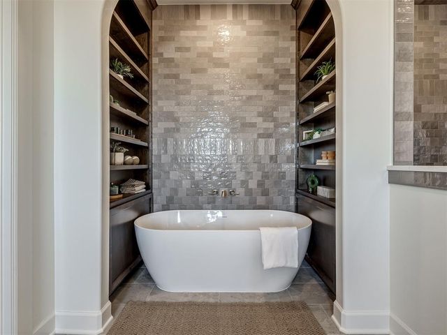 9401 Far Hills Court, Arcadia, OK 73007