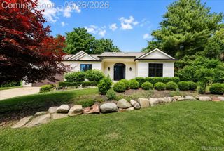1713 Stirling Avenue, Pontiac, MI 48340