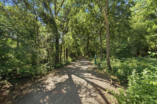 27 Cour Deauville, Palos Hills, IL 60465