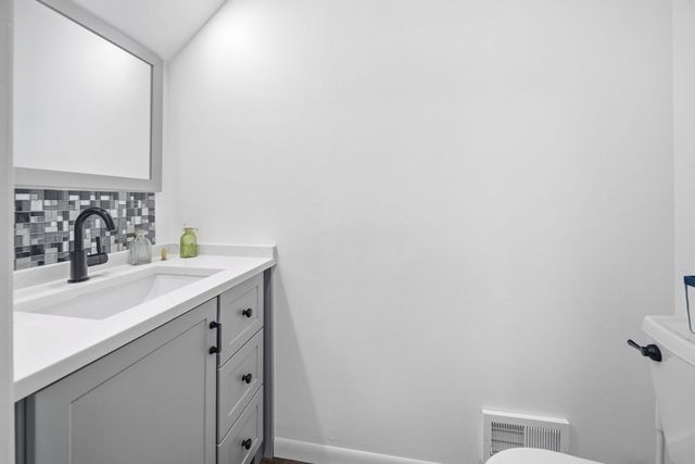 27 Cour Deauville, Palos Hills, IL 60465