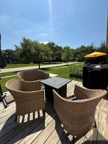 27 Cour Deauville, Palos Hills, IL 60465