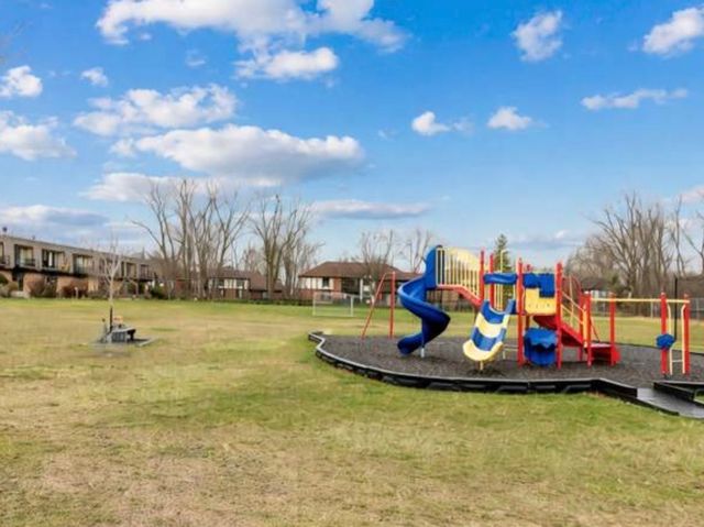 27 Cour Deauville, Palos Hills, IL 60465