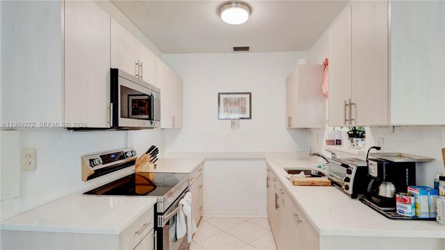 15700 NE 15th Pl, North Miami Beach, FL 33162