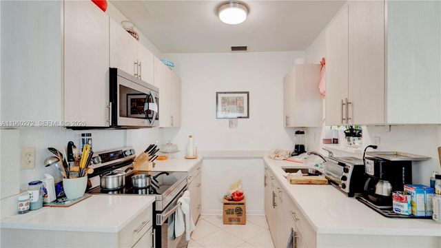 15700 NE 15th Pl, North Miami Beach, FL 33162