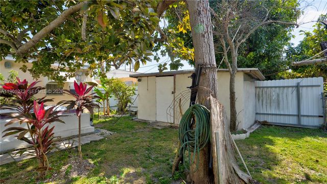 15700 NE 15th Pl, North Miami Beach, FL 33162