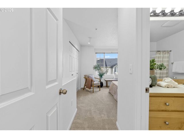 15320 Sw WARBLER Way 104, Beaverton, OR 97007