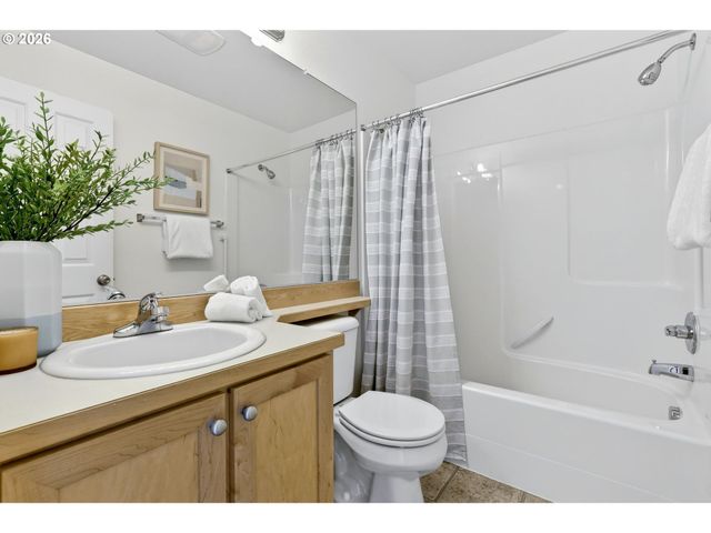 15320 Sw WARBLER Way 104, Beaverton, OR 97007