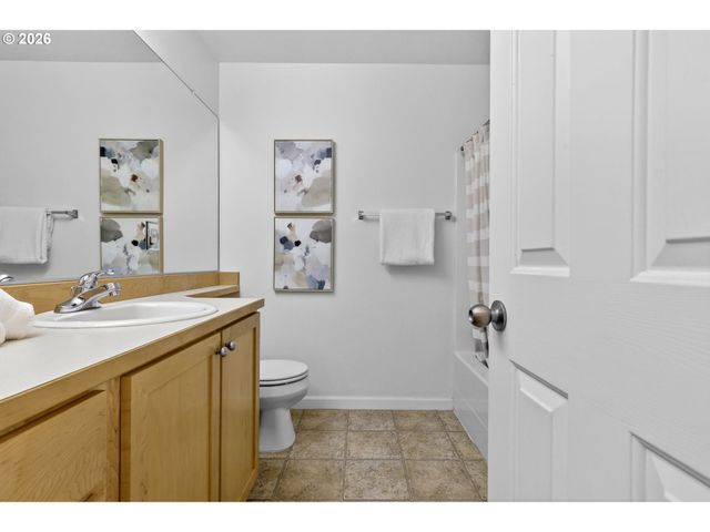 15320 Sw WARBLER Way 104, Beaverton, OR 97007