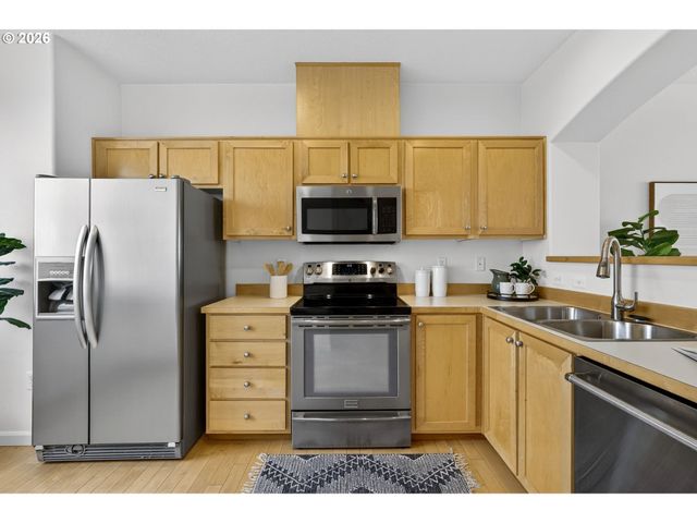 15320 Sw WARBLER Way 104, Beaverton, OR 97007