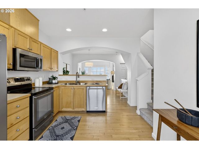 15320 Sw WARBLER Way 104, Beaverton, OR 97007