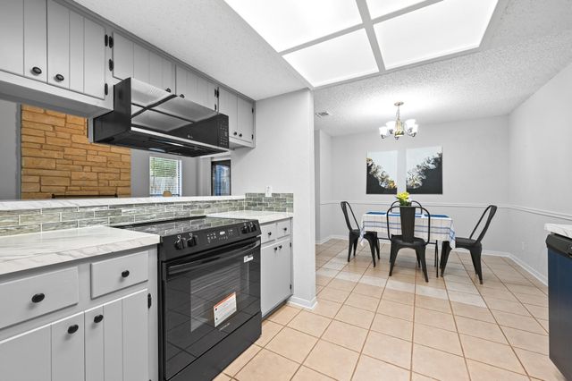275 Mooring CIR A, Lakeway, TX 78734