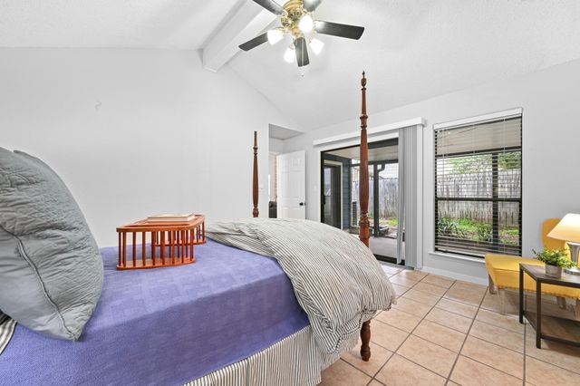 275 Mooring CIR A, Lakeway, TX 78734