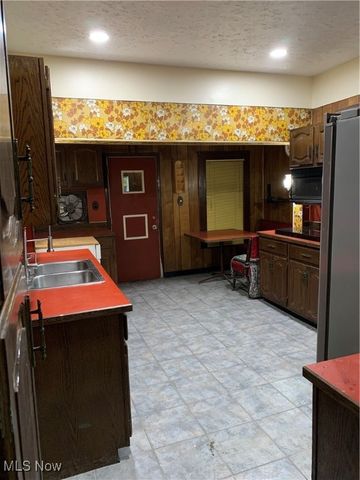 1661 E 93rd Street, Cleveland, OH 44106