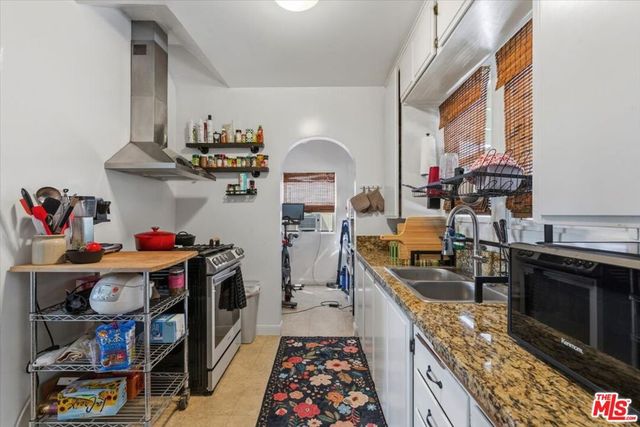 3411 Larga Avenue, Los Angeles, CA 90039