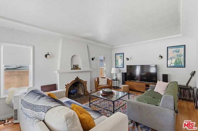 3411 Larga Avenue, Los Angeles, CA 90039