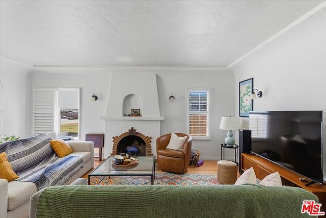 3411 Larga Avenue, Los Angeles, CA 90039