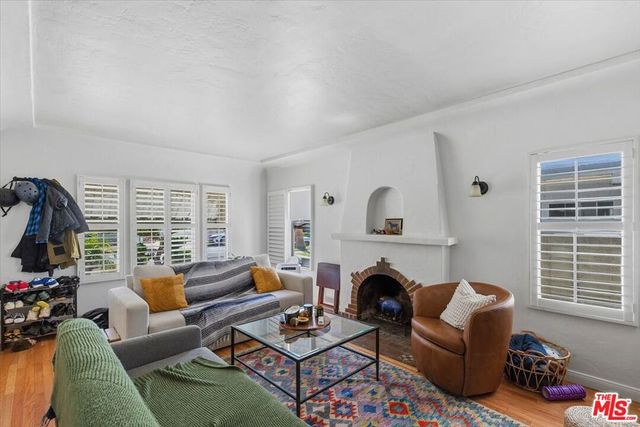 3411 Larga Avenue, Los Angeles, CA 90039