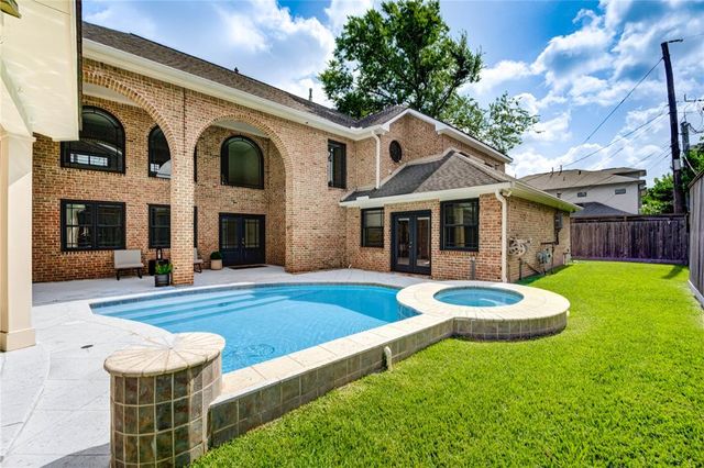 816 Holton Street, Bellaire, TX 77401