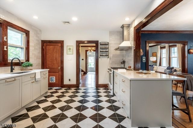 97 Boyden Ave, Maplewood Twp., NJ 07040