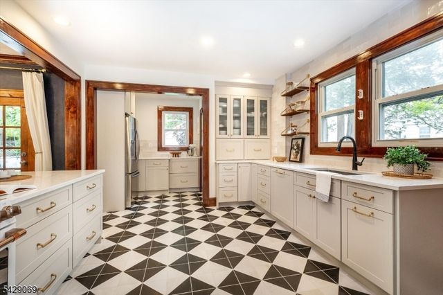 97 Boyden Ave, Maplewood Twp., NJ 07040
