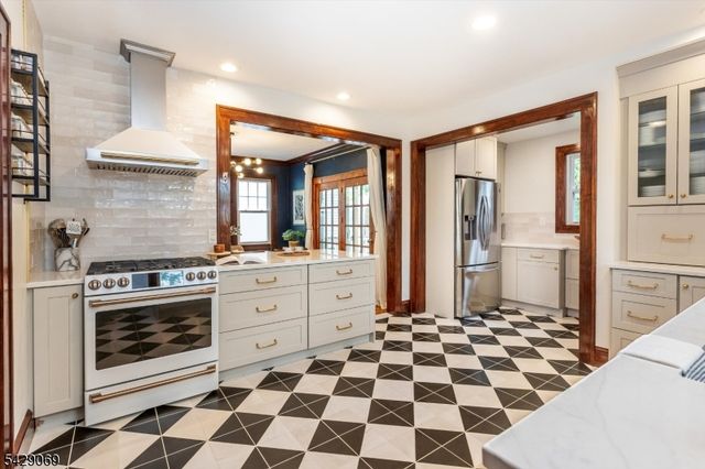 97 Boyden Ave, Maplewood Twp., NJ 07040