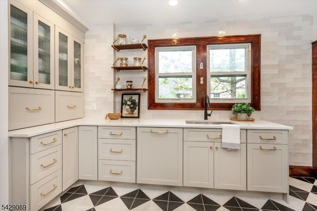 97 Boyden Ave, Maplewood Twp., NJ 07040