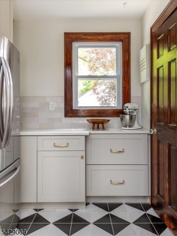 97 Boyden Ave, Maplewood Twp., NJ 07040