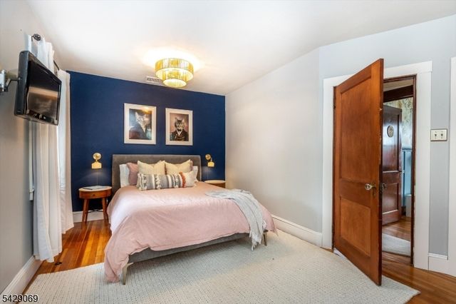 97 Boyden Ave, Maplewood Twp., NJ 07040
