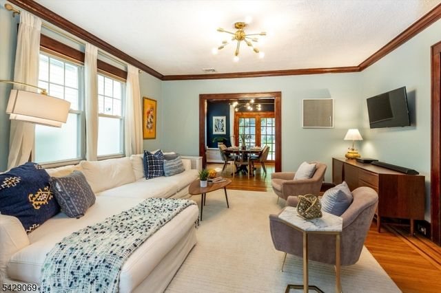 97 Boyden Ave, Maplewood Twp., NJ 07040