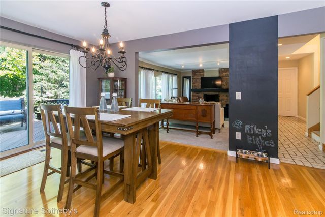 576 Ten Point Drive, Rochester Hills, MI 48309